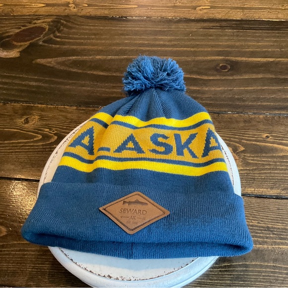 locale Other - Blue and Yellow Alaska Beanie
